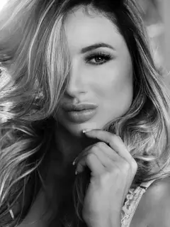 Lora escort in Milan
