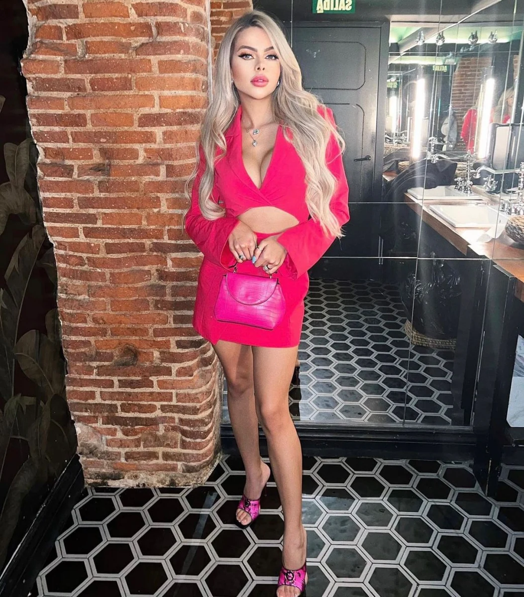 Martina escort in Milan
