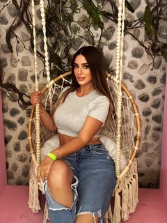 Maya escort in Milan