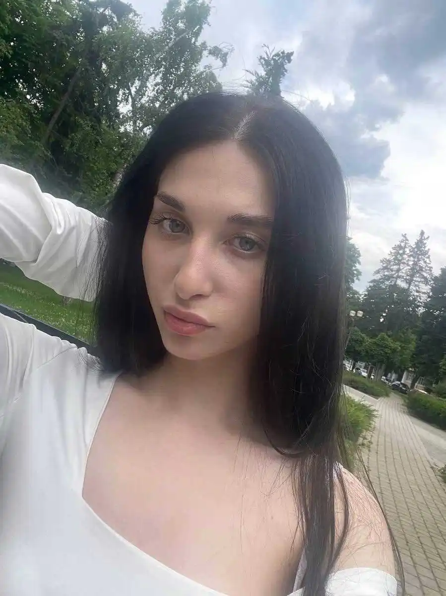 Miki escort in Milan