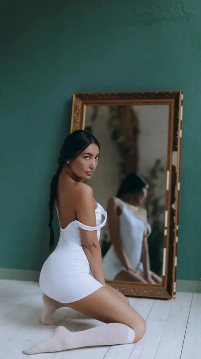 Mira escort in Milan