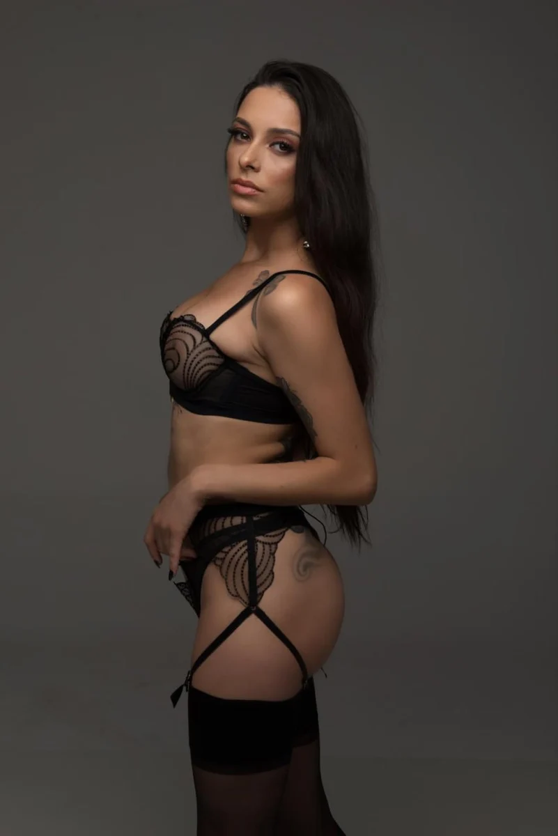 Monique escort in Milan