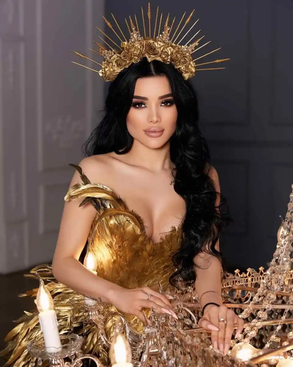 Naya escort in Milan