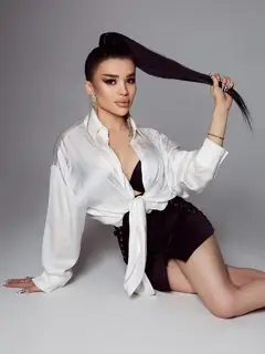 Naya escort in Milan