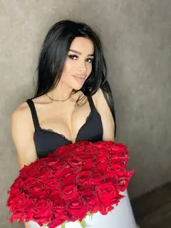 Naya escort in Milan