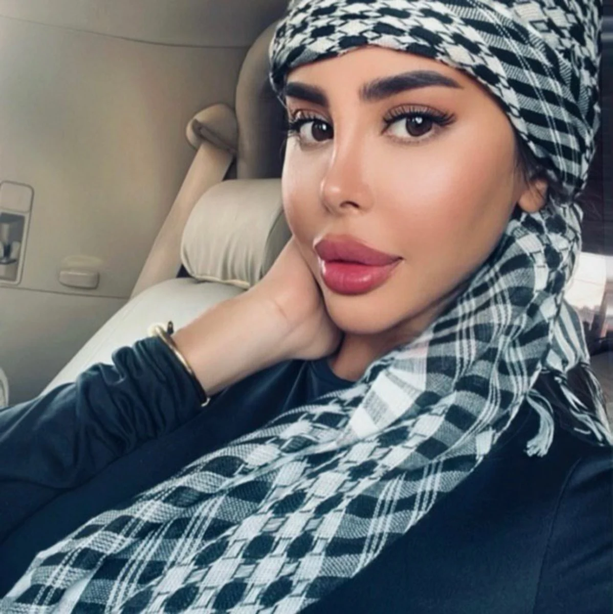 Nina escort in Rome