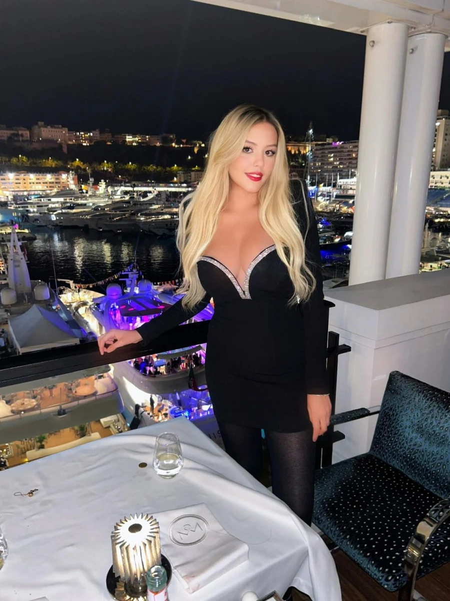 Sophia escort in Milan