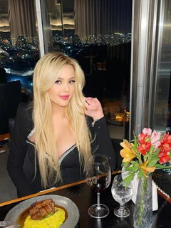 Sophia escort in Milan