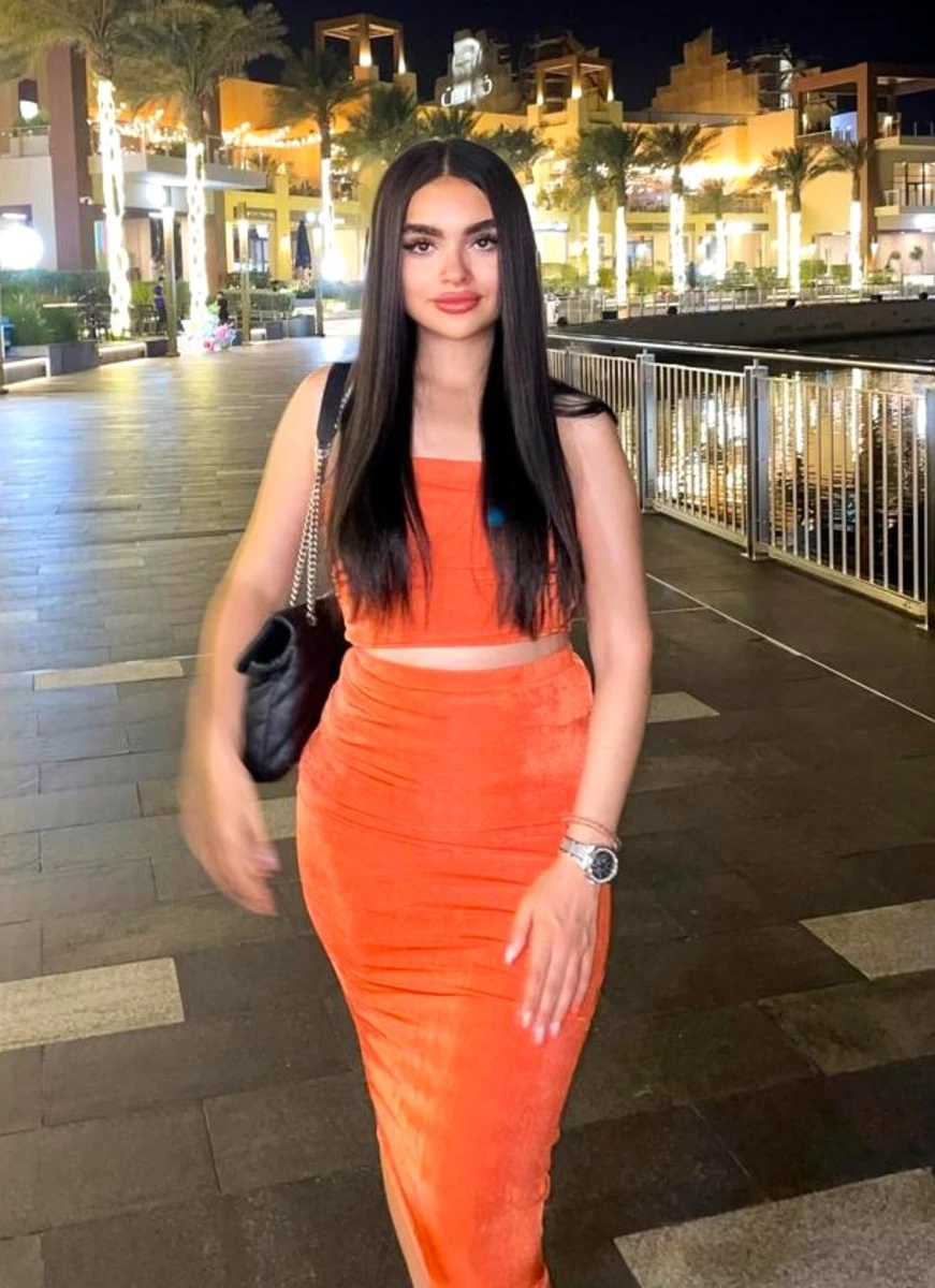 Vika escort in Milan