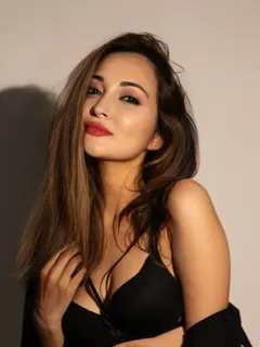 Zarina escort in Rome